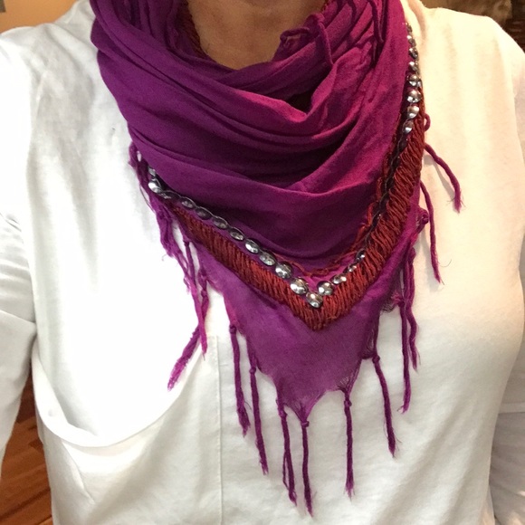 Four scarves for one money. - Picture 3 of 5